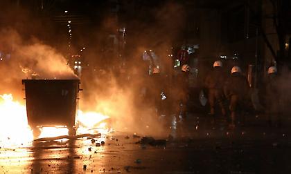 Για την προστασία της ομάδας. Της κοινωνίας;