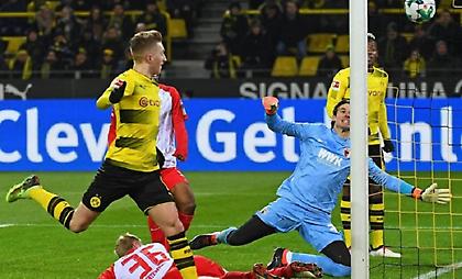 Μπλόκαρε και… έμπλεξε η Ντόρτμουντ