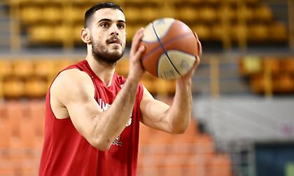 Ο Παπαπέτρου αναζητά οικογένεια για τρία κουτάβια!