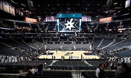 Η έδρα των Σπερς μεταμορφώνεται από αρένα ροντέο σε γήπεδο μπάσκετ μέσα σε… 42 δευτερόλεπτα! (video)