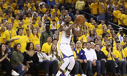 Οι κορυφαίες αντιδράσεις διασήμων στα γήπεδα του ΝΒΑ (video)