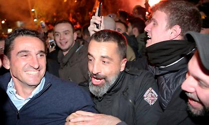 Αποθέωση για την ΑΕΚ στη Λάρισα