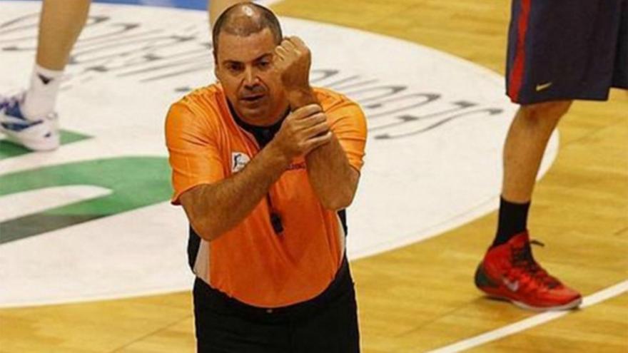 Αυτοί «σφυρίζουν» στον ελληνικό εμφύλιο της Ευρωλίγκας