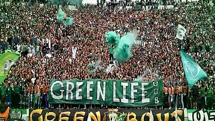 Οπαδοί πέταξαν εκτός γηπέδου την Αστυνομία (video)