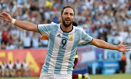 Μέσα ο Ιγκουαΐν, έξω οι Ντιμπάλα, Ικάρντι στην Εθνική Αργεντινής