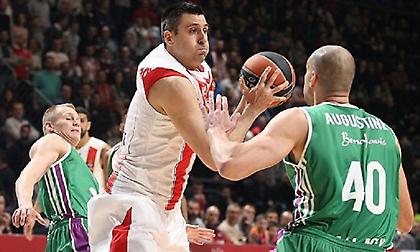 «Γονάτισε» τη Μάλαγα και είναι ζωντανός για οκτάδα ο Ερυθρός Αστέρας