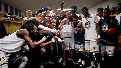 Ανεπανάληπτη εμφάνιση και ρεκόρ από τον Καρλ Ίνγκλις με 58 πόντους! (video)