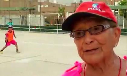 Γιαγιά-προπονήτρια ηλικίας 92 ετών!