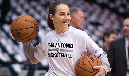 Γυναίκα στον πάγκο ομάδας του NCAA, για πρώτη φορά στην ιστορία!