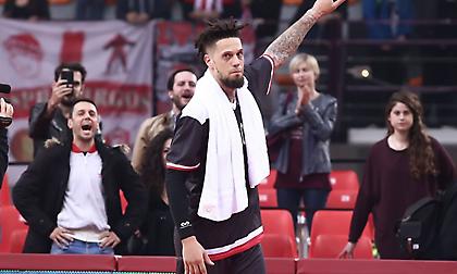 Χάκετ: «Είμαι οπαδός του Ολυμπιακού και μέρος αυτής της οικογένειας»