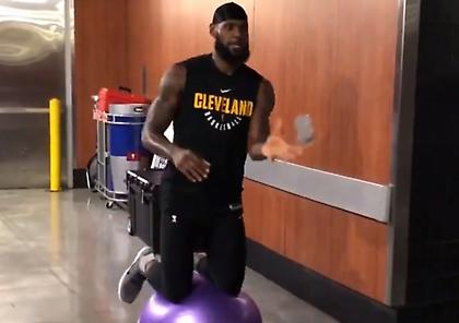 H πρωτότυπη προθέρμανση του Λεμπρόν (video)