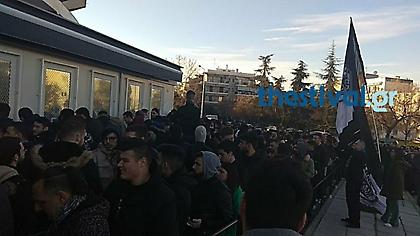 Οι τεράστιες ουρές έξω από την Τούμπα (vids-pics)
