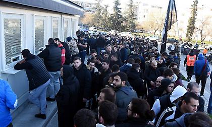 Πανικός για ένα εισιτήριο στην Τούμπα (pics)