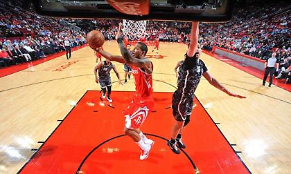 Καλπάζουν για το απόλυτο οι Ρόκετς