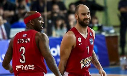 Ολυμπιακός: Αποθέωση Μπράουν σε Σπανούλη (pic)