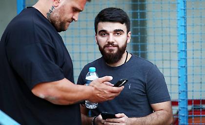 «Ανέβασε» τον Κυριάκο Μητσοτάκη με κασκόλ του Ολυμπιακού ο Γ.Σαββίδης