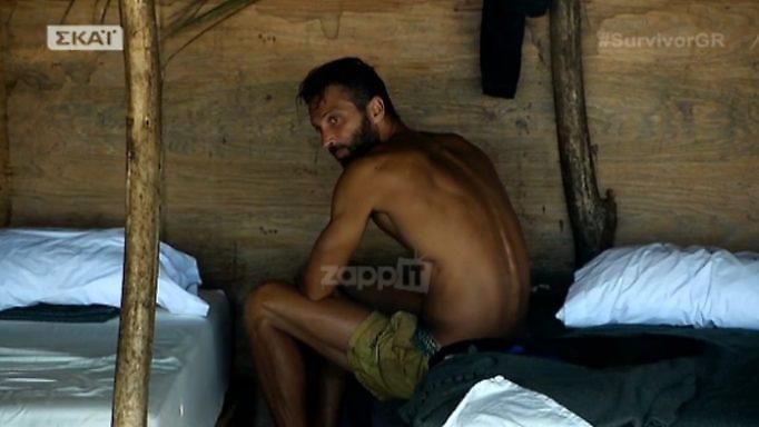 Survivor: Περίεργο περιστατικό με τον Θοδωρή! Κοιτούσε αν τον βλέπουν και…