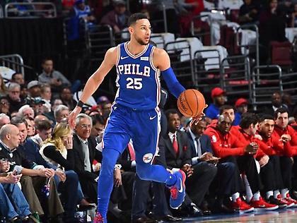 Ο Μπεν Σίμονς μαζί με τον Μάτζικ και τον Όσκαρ Ρόμπερτσον!