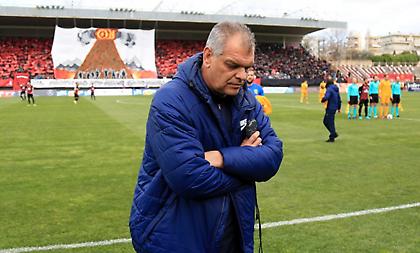 Οπαδός της Παναχαϊκής έριξε ποτήρι καφέ στον Σπανό! (video)