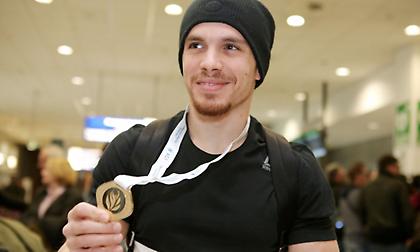 Επέστρεψε Ελλάδα ο... ολόχρυσος Πετρούνιας! (pics)