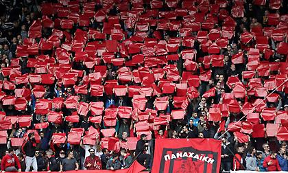 Βαθιά υπόκλιση των ποδοσφαιριστών της Παναχαϊκής στον κόσμο της (video)