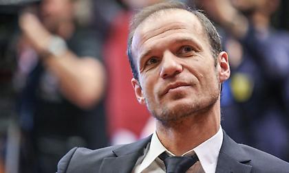 Μπασινάς: «Δεν μπορούν να μας σταματήσουν το ποδόσφαιρο» (pic)