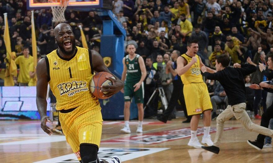 Ευχές Ντελρόι Τζέιμς σε Μάρκους Ντένμον (pic)