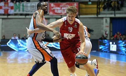 Οι «νυχτερίδες» έραψαν κοστούμι στην Αρμάνι