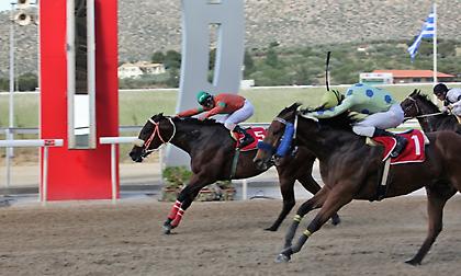 Η τελική ευθεία στην κλασική ιπποδρομία του Κυπέλλου 25ης Μαρτίου θα σπάσει... καρδιές!