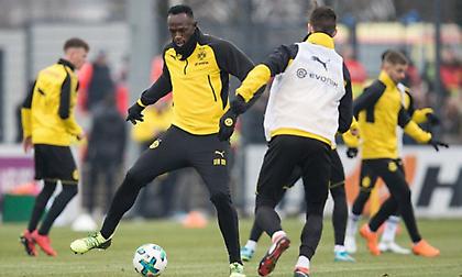 Η «ποδιά» του Μπολτ στην προπόνηση της Ντόρτμουντ! (vids)