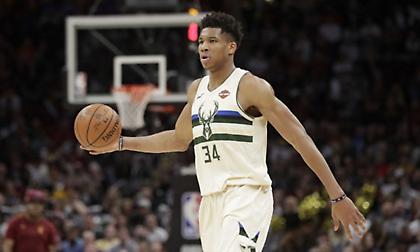 Χωρίς Αντετοκούνμπο οι Μπακς στο Σικάγο