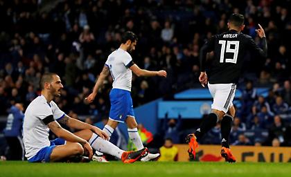 «Κάρφωσε» με.. στιλ την Ιταλία η Αργεντινή (video)