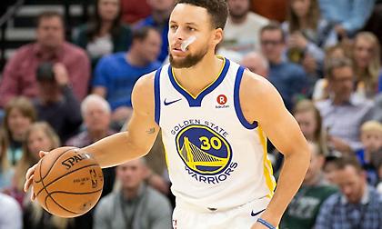 Ανησυχία για Κάρι, χτύπησε στο γόνατο (video)