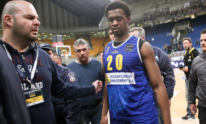 Η χειρονομία του Λαμπ στους οπαδούς της ΑΕΚ (video)