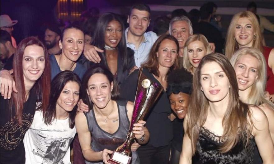 Έτσι γιόρτασε την κατάκτηση του Κυπέλλου ο Ολυμπιακός! (pics)