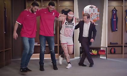 Αποθεώνουν Σπανούλη, χορεύουν και σπάνε πιάτα οι δύο «Παπ»