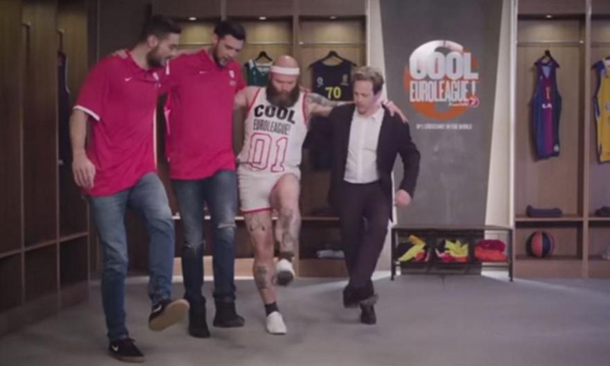 ΕΠΟΣ: Παπανικολάου και Παπαπέτρου χορεύουν συρτάκι και σπάνε… πιάτα! (video)