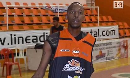 Μάθημα Ζωής: Επαγγελματίας παίκτης μπάσκετ με ένα χέρι! (video)