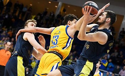 Νίκησε Μπαρτζώκα και... αγκάλιασε τη δεύτερη θέση η Φενέρ!