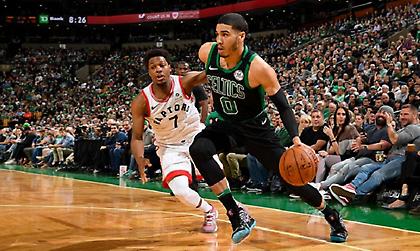 Εφτάψυχοι Σέλτικς, νίκησαν τους Ράπτορς και βλέπουν κορυφή