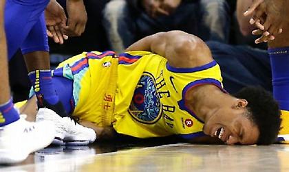 Σοκαριστικός τραυματισμός του ΜακΚο των Γουόριορς (video)