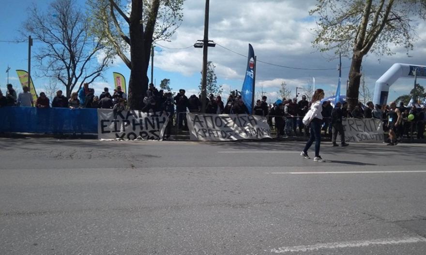 Οπαδοί του ΠΑΟΚ αποδοκίμασαν δρομέα της ΑΕΚ στον μαραθώνιο Θεσσαλονίκης (video)