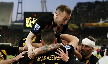 Αφιέρωσαν τη νίκη στον Δημήτρη Κουκλατζή οι παίκτες της ΑΕΚ