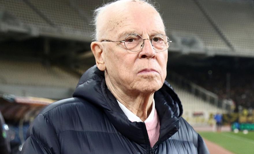 Έξαλλος ο Σάββας με τους παίκτες: «Απαράδεκτοι. Δεν αξίζετε να φοράτε τη φανέλα του Ολυμπιακού»