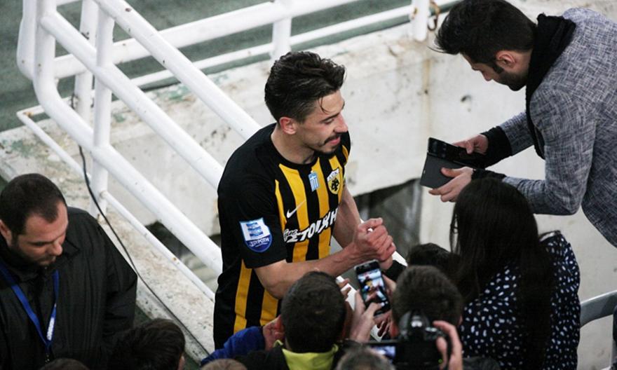 Σιμόες: «Είμαστε ΑΕΚ, έχουμε τους καλύτερους οπαδούς στον κόσμο»