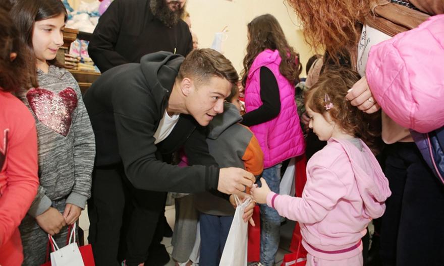 Μοίρασε αγάπη σε Μητρόπολη Πειραιά και Νίκαιας ο Ολυμπιακός