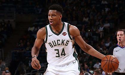 Αντετοκούνμπο: «Συγκινούμαι όταν βλέπω ελληνική σημαία στο γήπεδο»