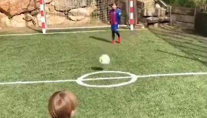 Οι γιοι του Πικέ και της Σακίρα παίζουν μπάλα (video)