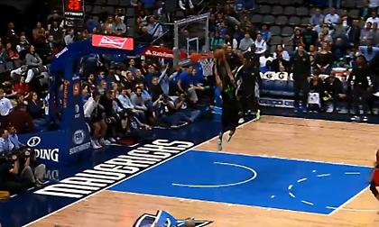 Τρομερή έμπνευση και κάρφωμα από Κόβινγκτον-Και ο Γιάννης στο Top 10 (video)