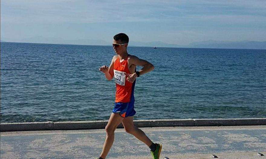 Στο εξωτερικό δύο βαδιστές